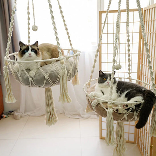 Hamac-pour-chat-design-unique-pour-creer-un-espace-suspendu